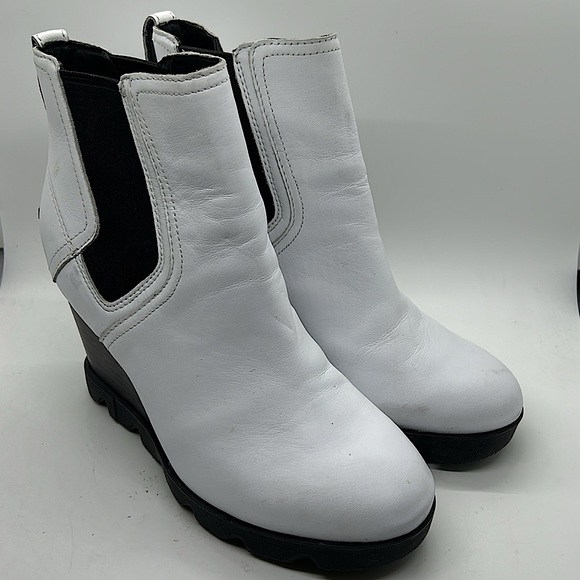 Sorel Shoes - Sorel Joan Uptown Waterproof Leather Chelsea Ankle Boots Shoes **Size 7** 🌸🌸